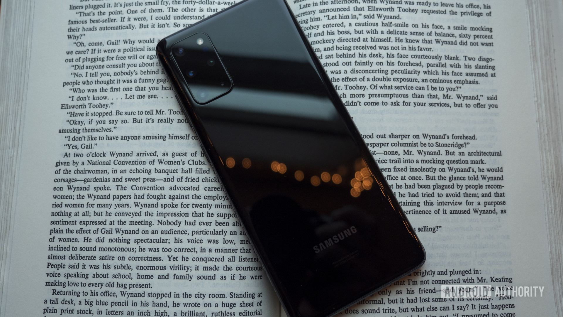 samsung galaxy s20 plus review black back on book 1