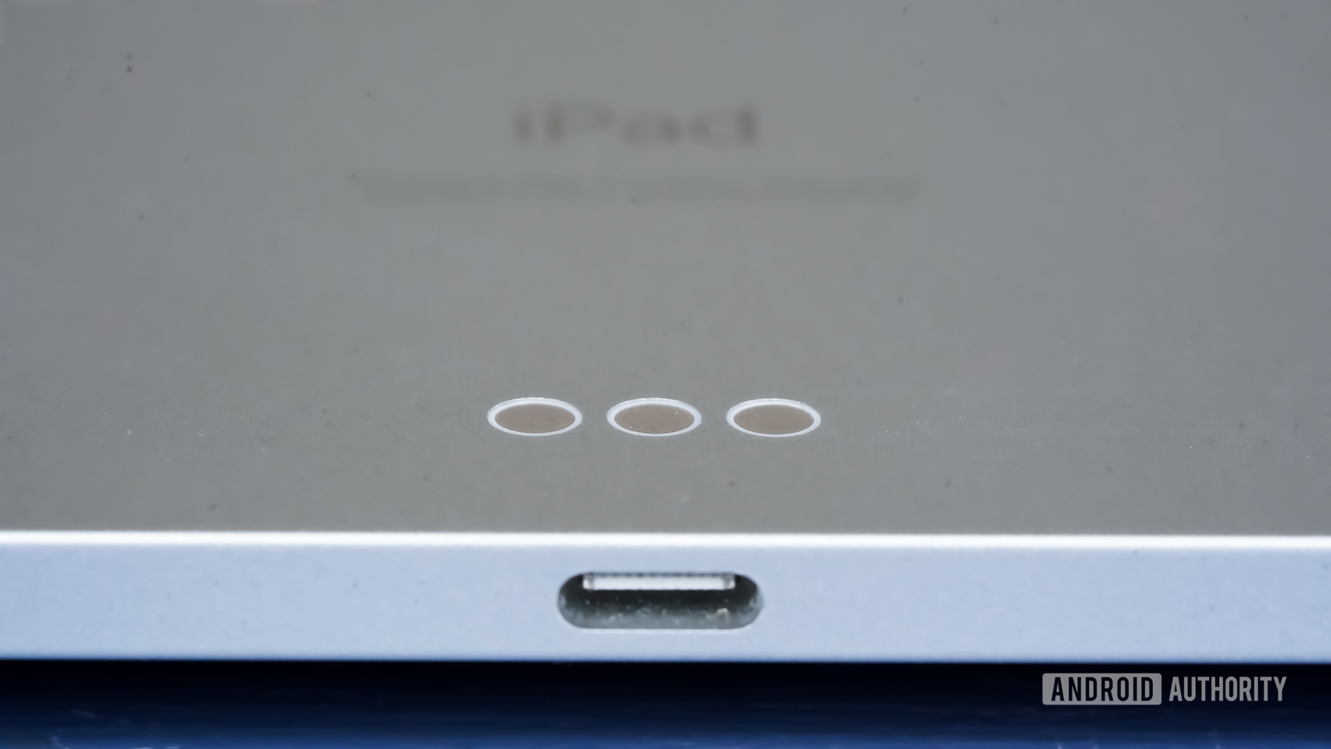 Apple iPad Pro 2020 Port and Smart Connector