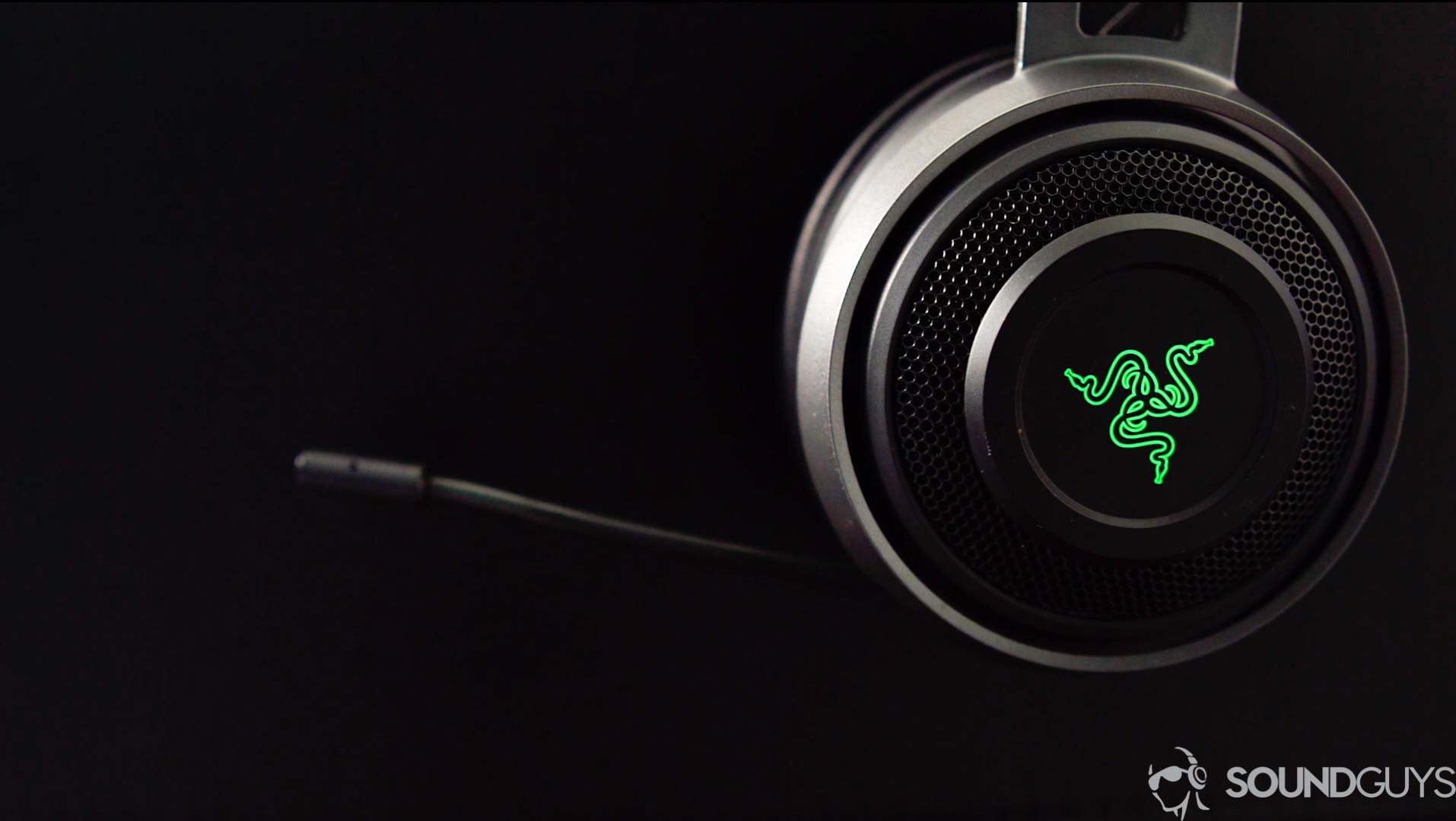A picture of the Razer Nari Ultimate gaming headset retractable microphone in profile view.