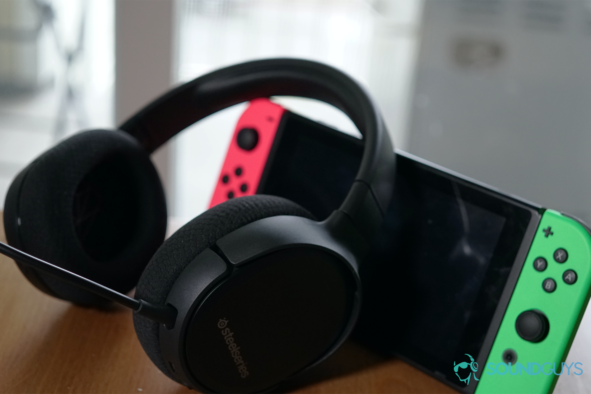 SteelSeries Arctis 1 Wireless leaning on Switch