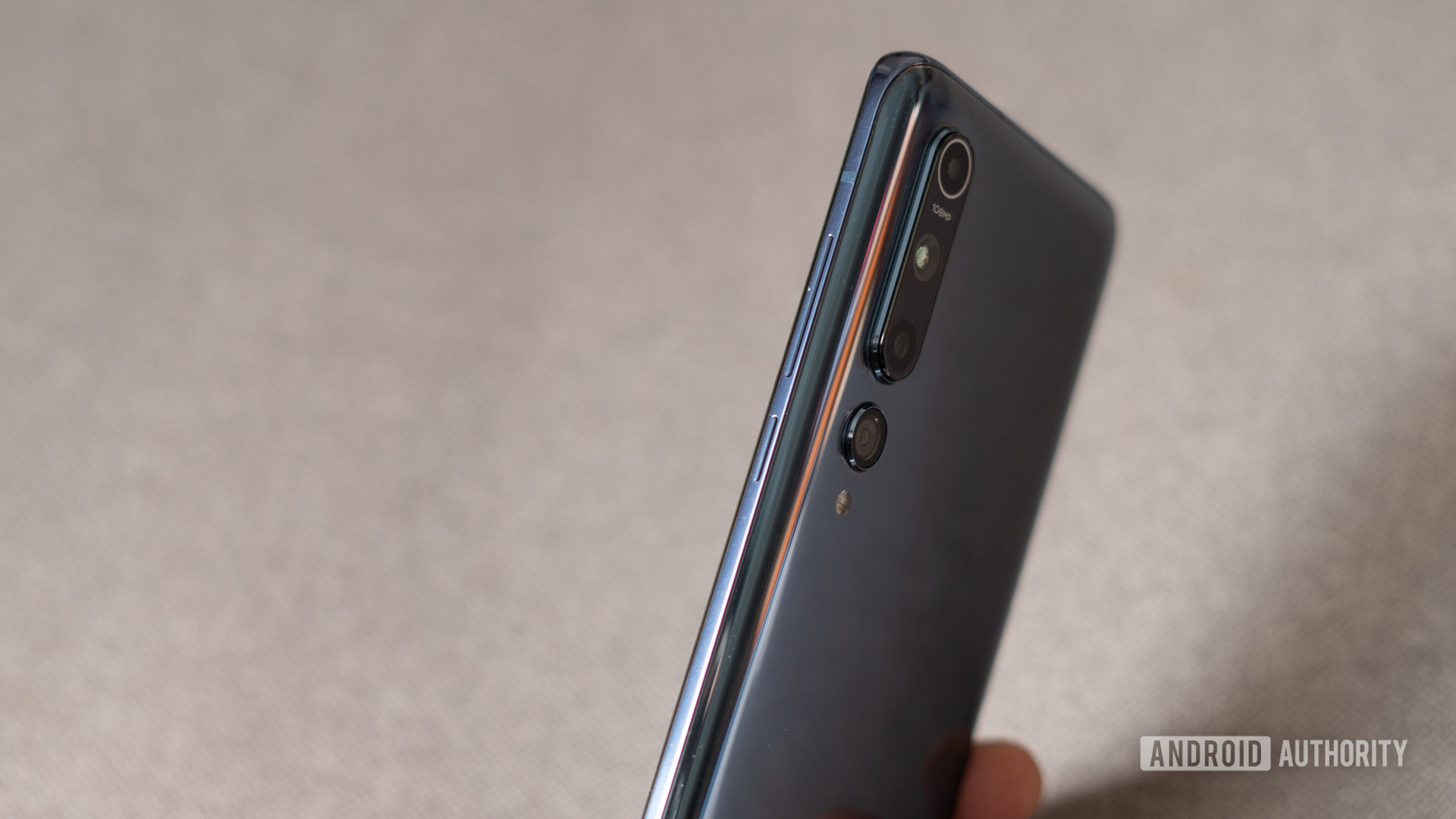 Xiaomi Mi 10 side profile and buttons