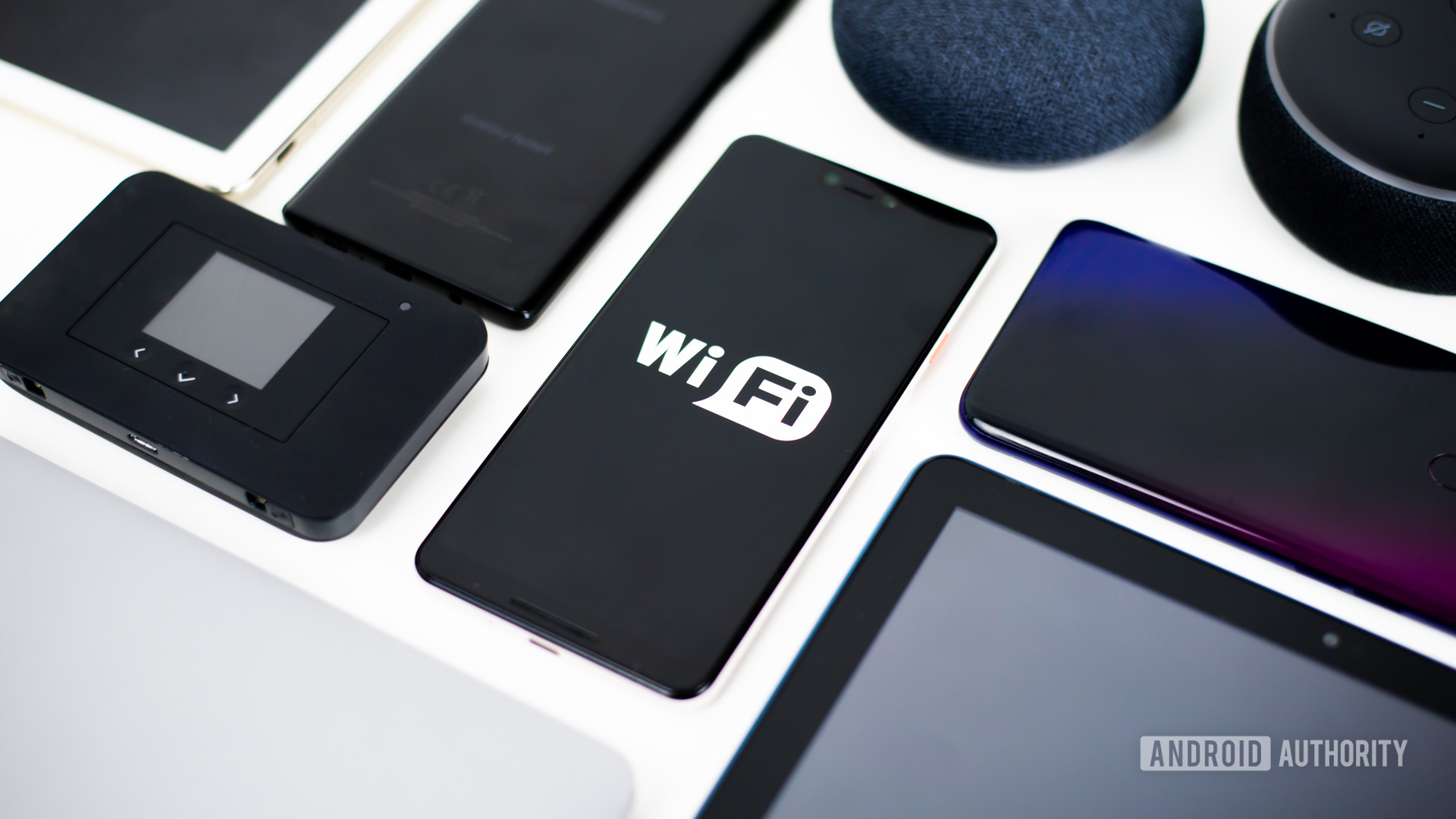 Image de stock d'appareils Wi-Fi montrant divers appareils Wi-Fi tels que les smartphones et les tablettes