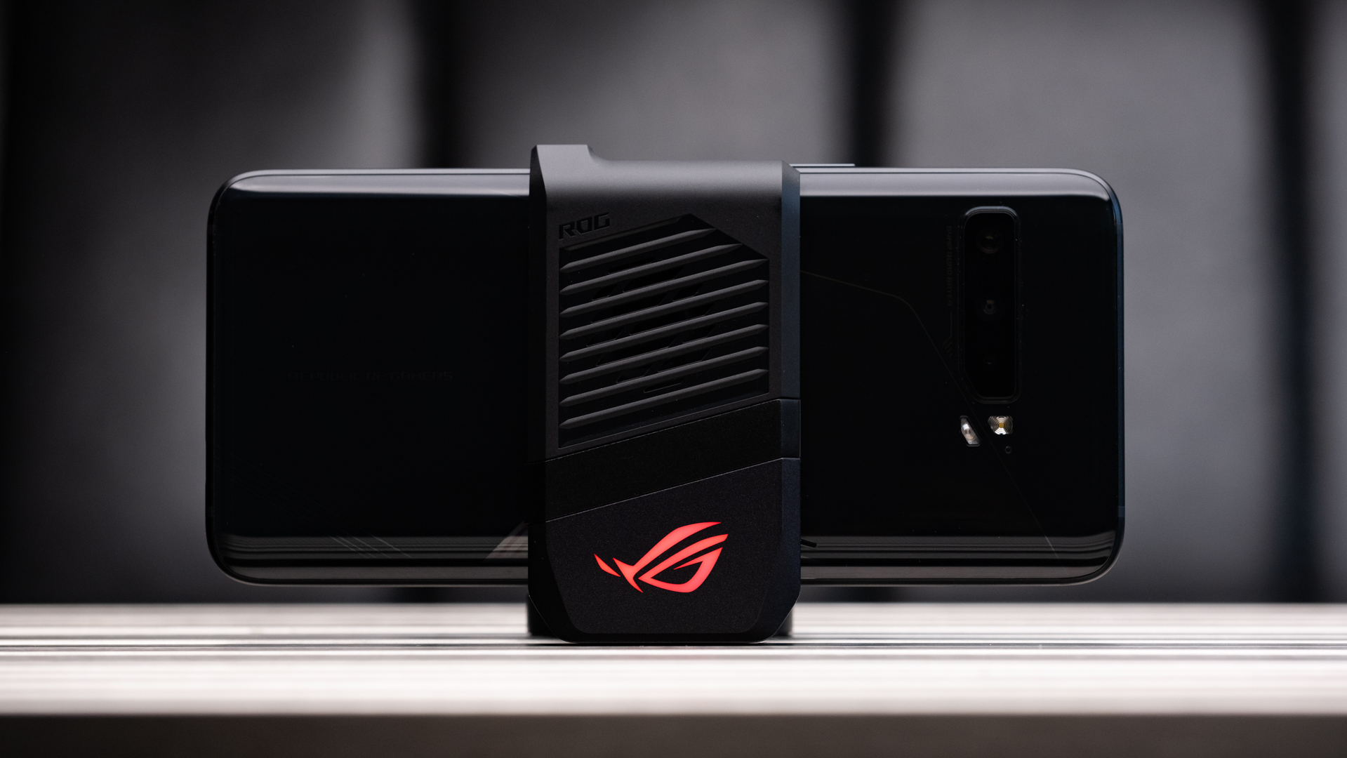 Asus ROG Phone 3 AeroActive cooler attached