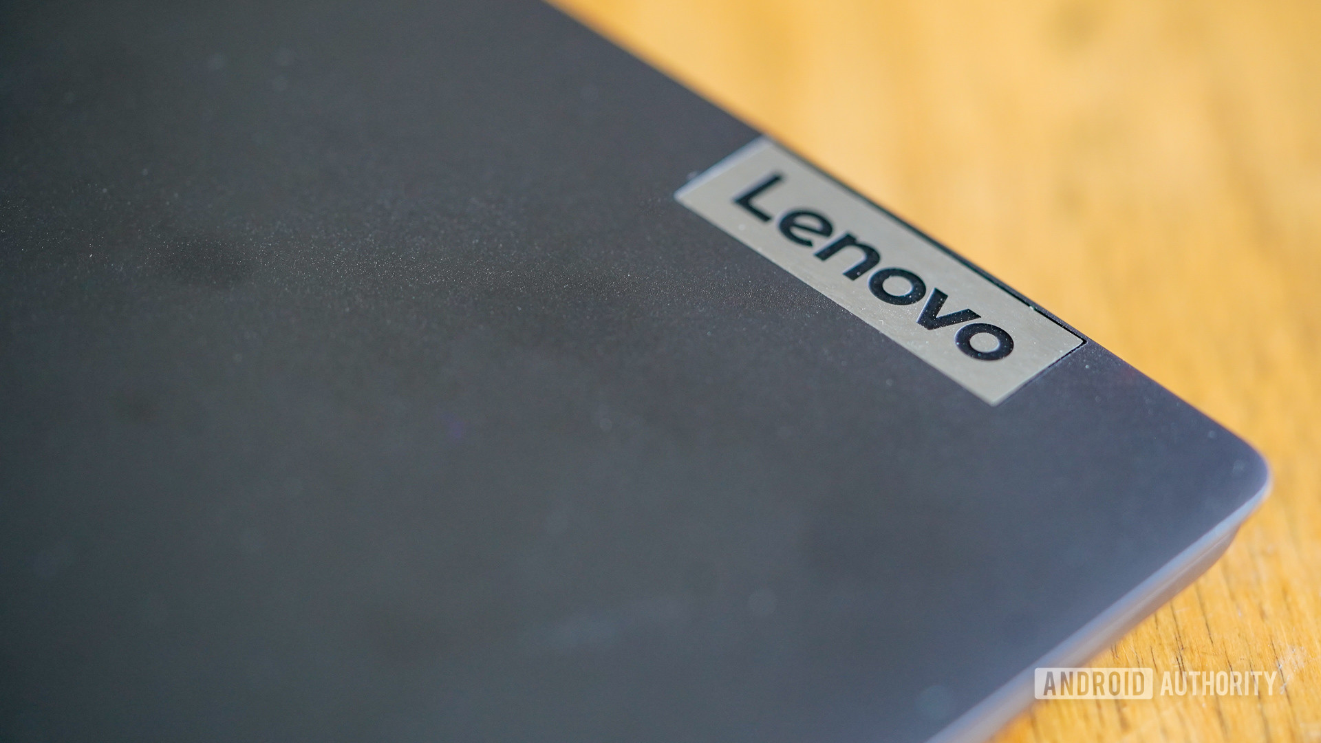 Lenovo Flex 5G thương hiệu góc cạnh