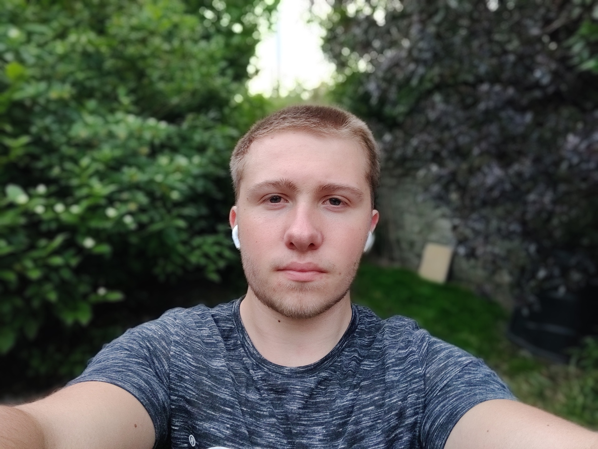 OnePlus Nord test image portrait mode selfie in garden