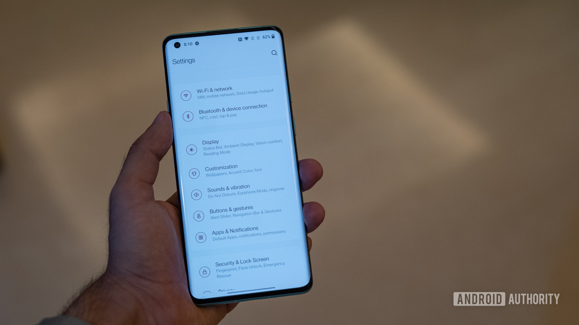 OnePlus 8 Pro Android 11 dev preview new font