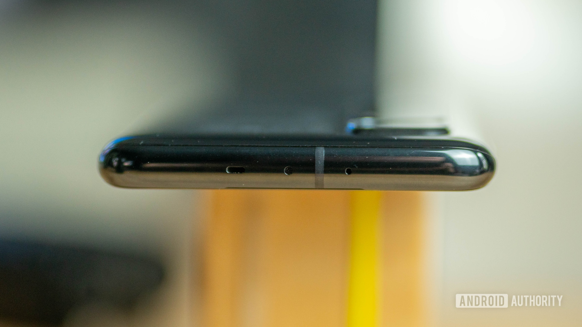 Xiaomi Mi 10 Ultra top side view