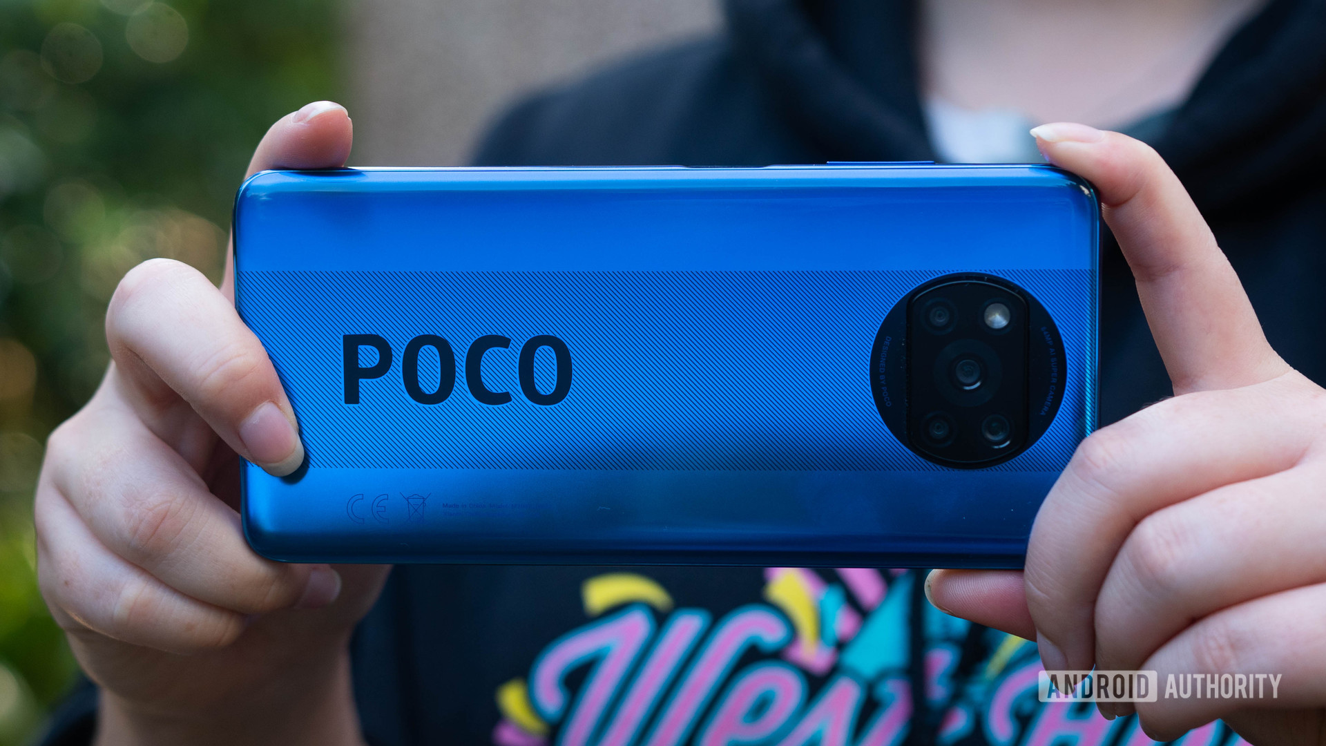 علامة Poco X3 NFC على ظهر الجهاز