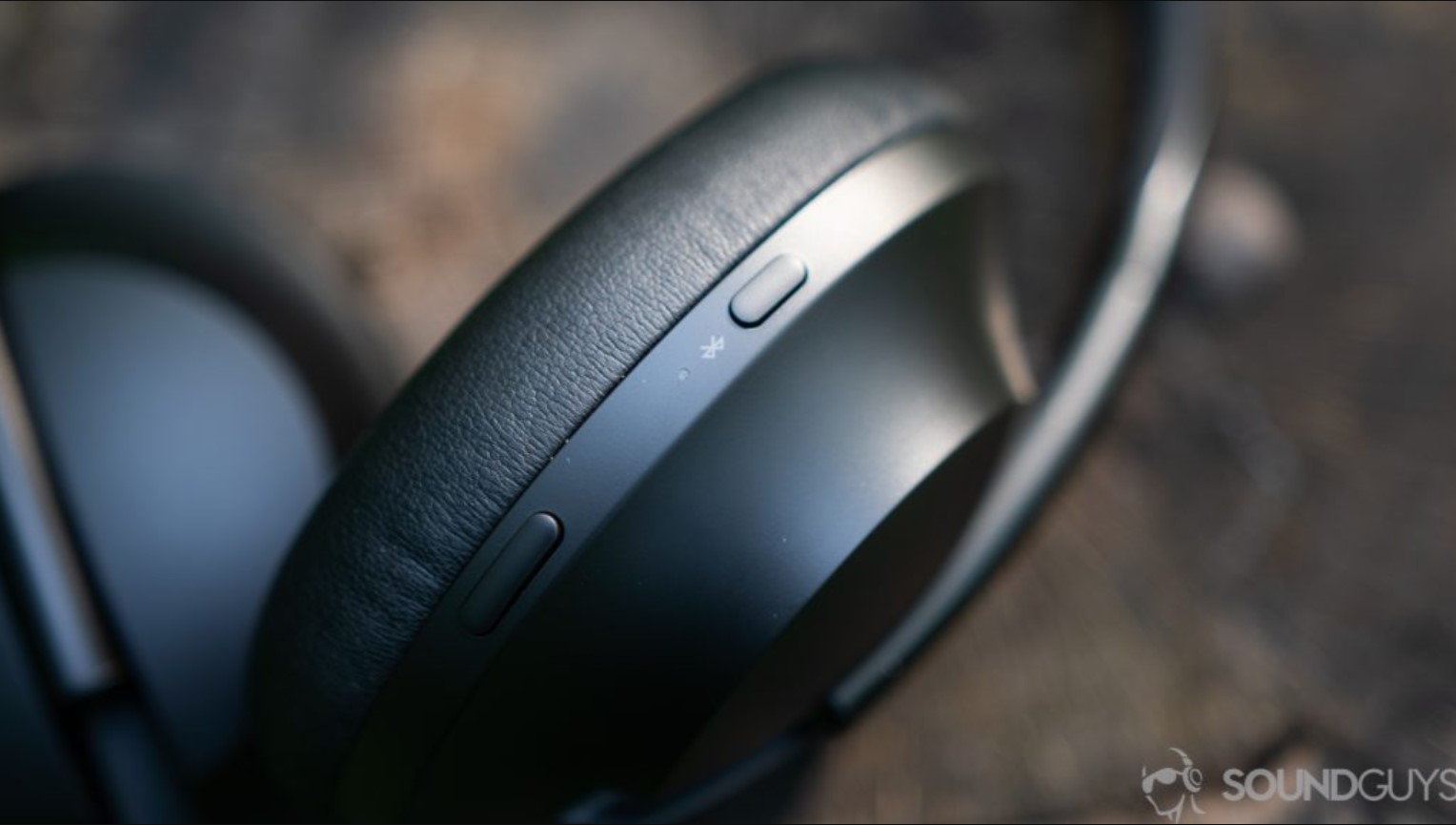 An image of the button controls on the Bose NC Headphones 700
