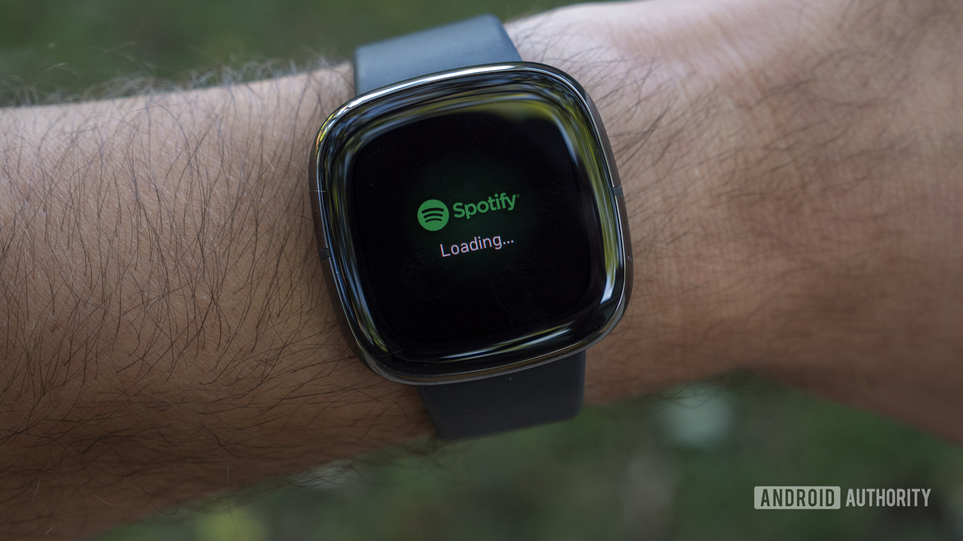 Revisión de Fitbit Sense de la aplicación de música Spotify