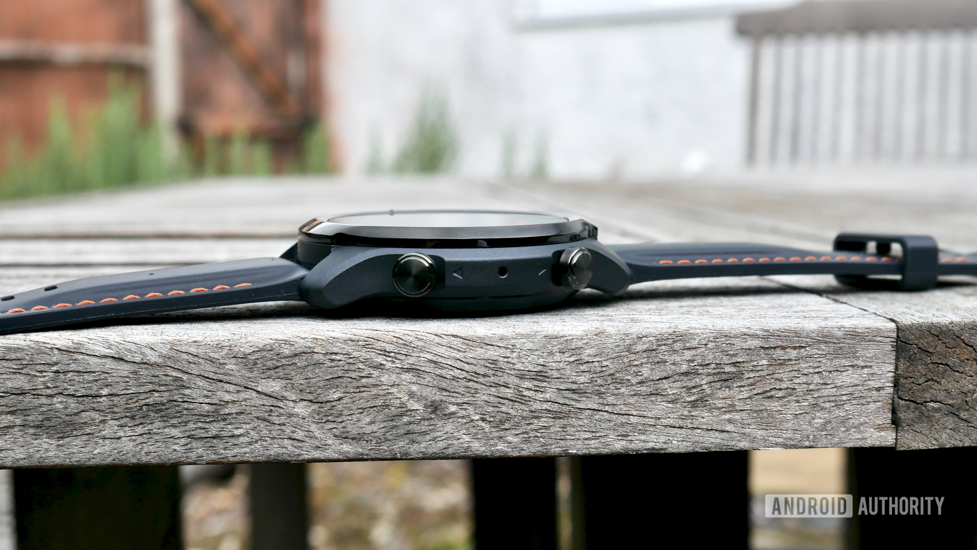 ticwatch pro 3 gps review side buttons