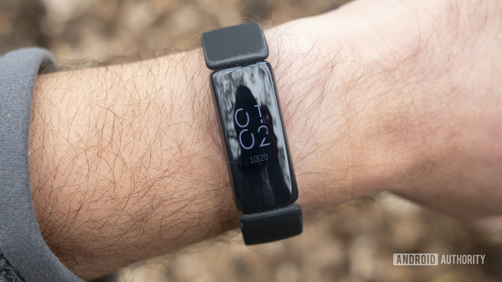 fitbit inspire 2 review display on wrist
