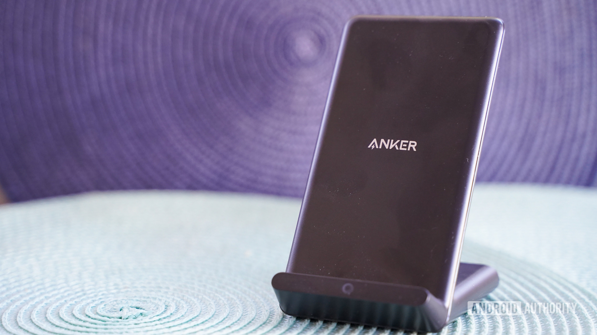 Anker PowerWave Stand right profile