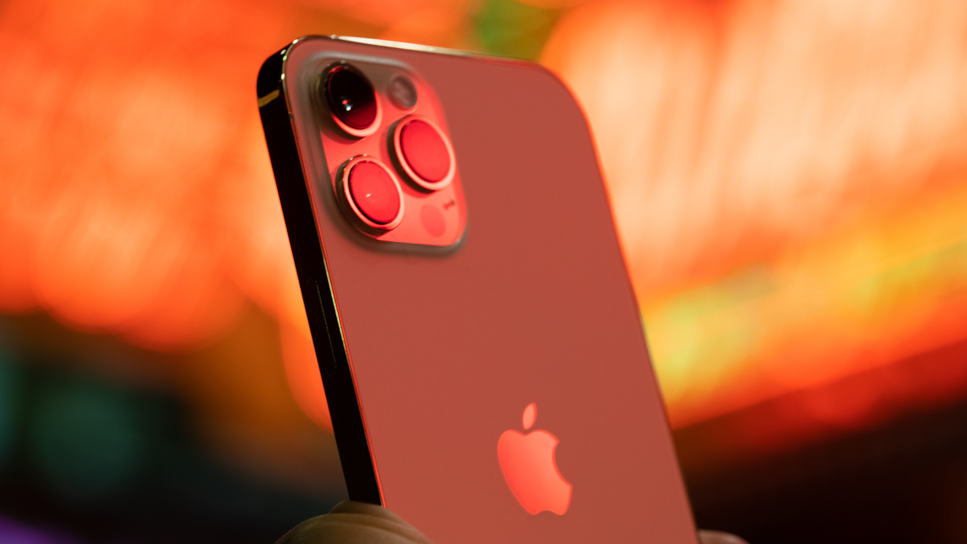 iPhone 12 Pro Max neon camera macro 2