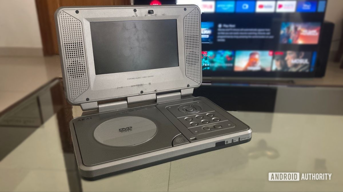 Akai portable video player 1