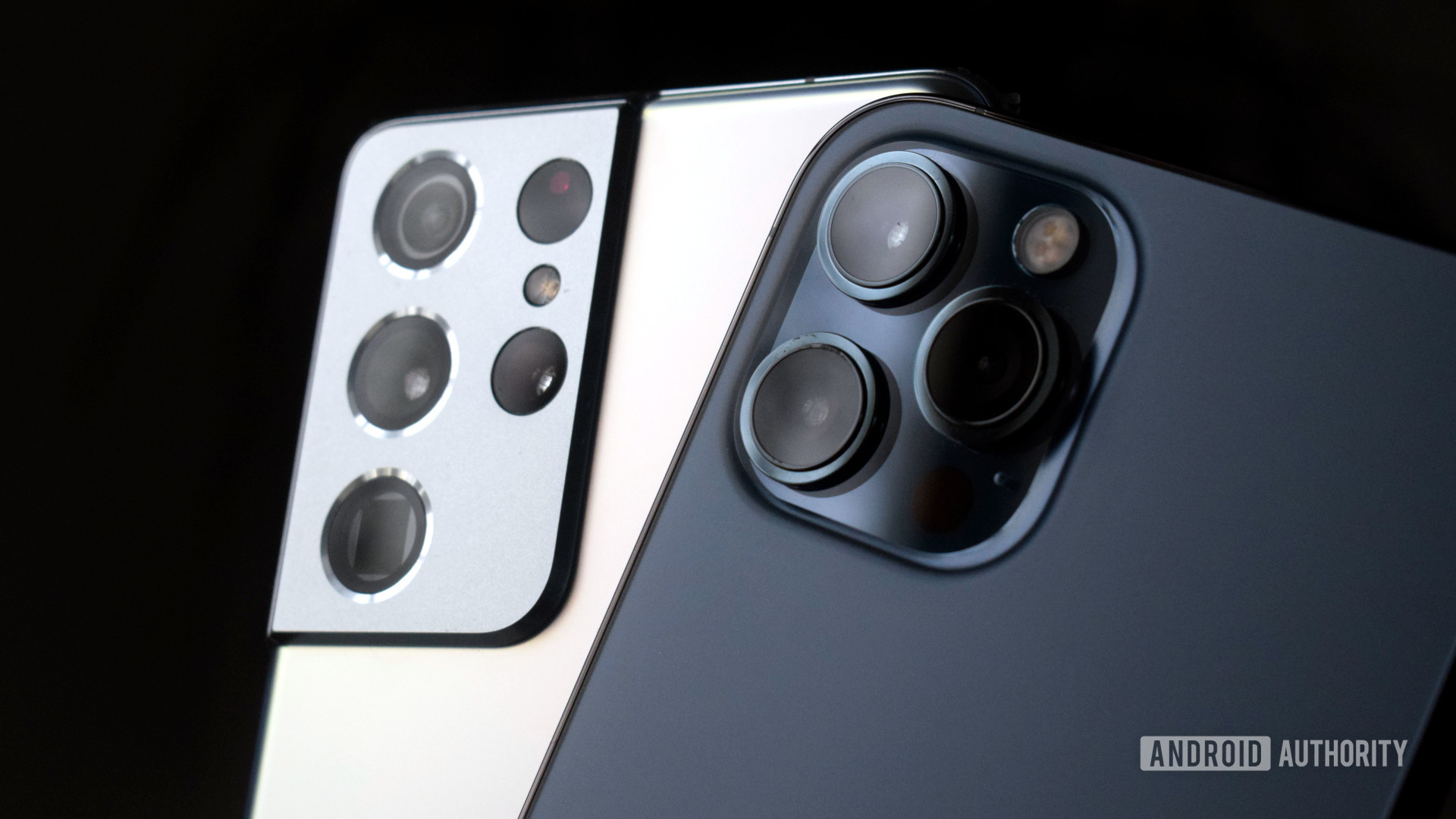 Galaxy S21 Ultra versus cámara del iPhone 12 Pro Max oscura