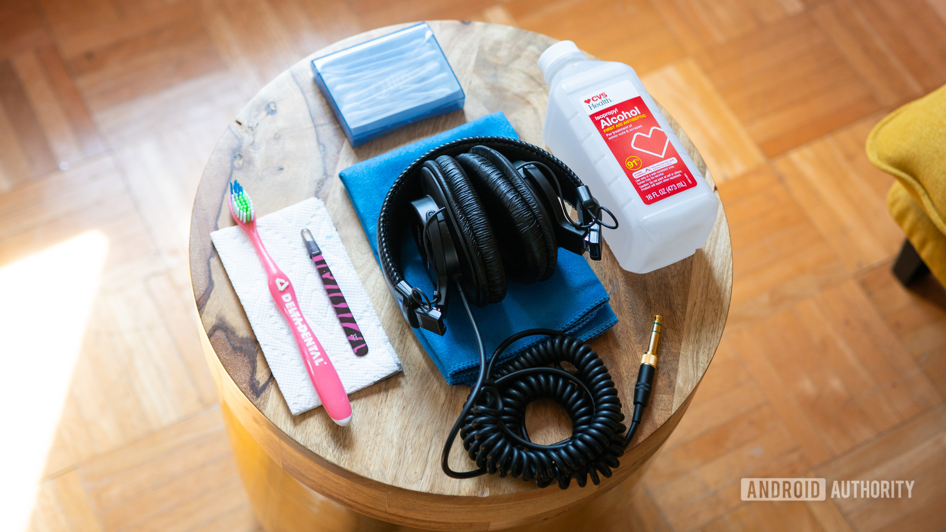 How to clean headphones 1