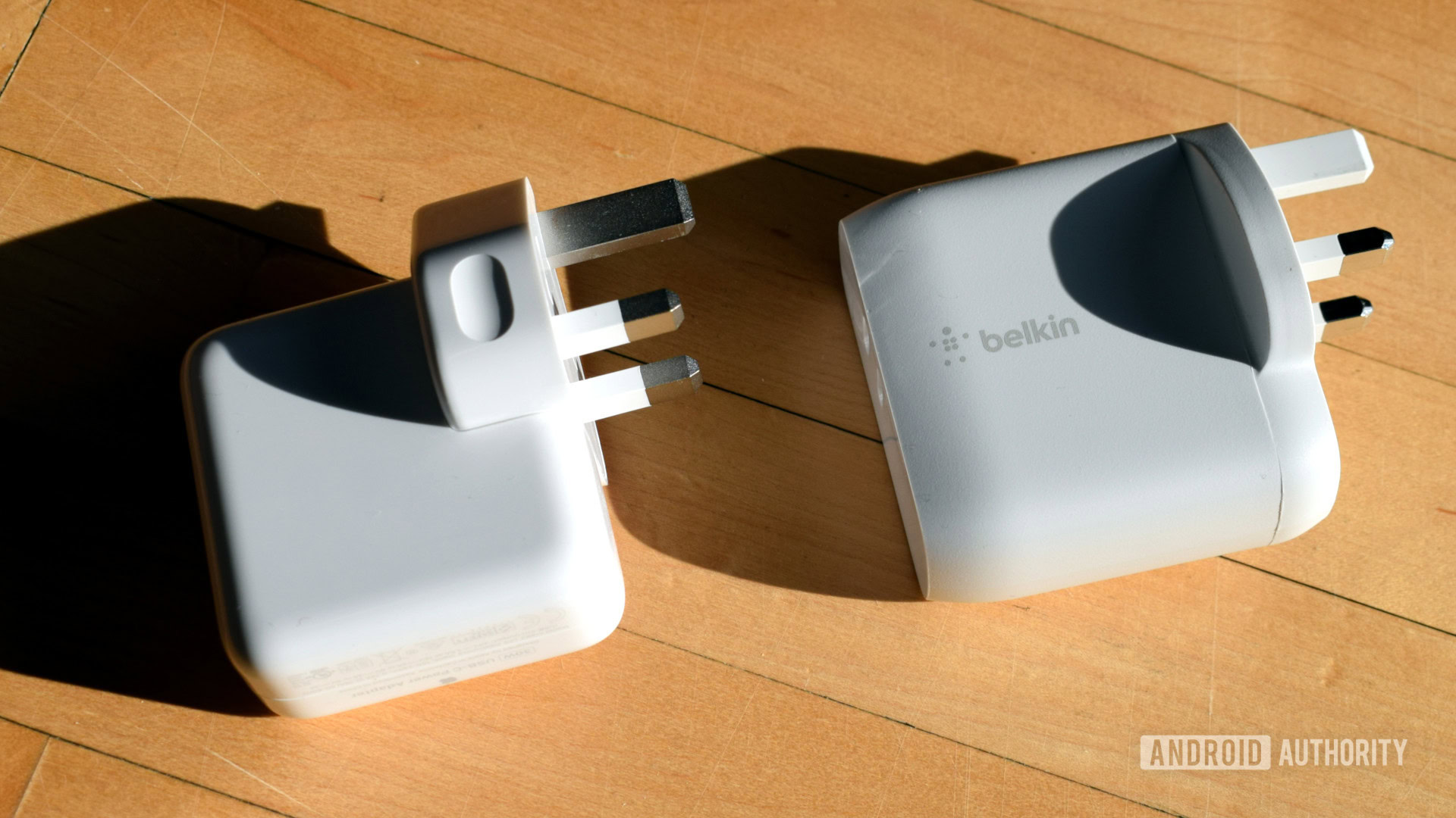 Belkin Boost Charge 63W vs Apple 30W