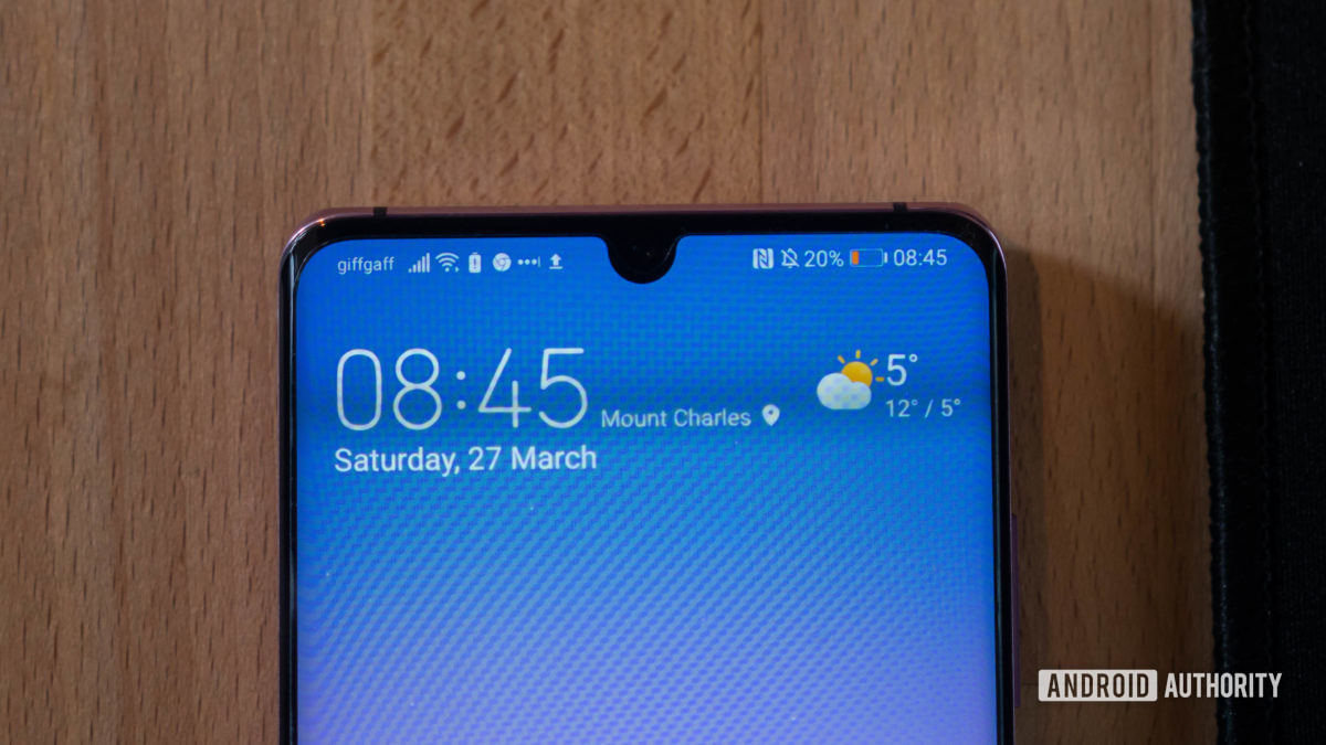 Huawei P30 Pro home screen focused on the notch