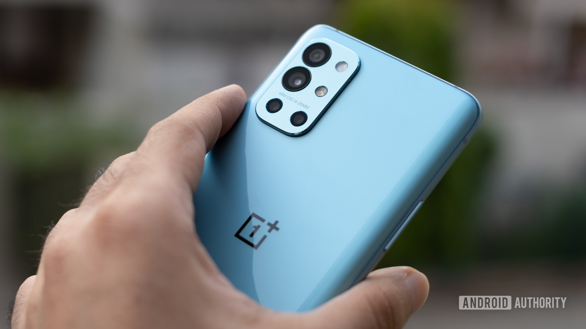 OnePlus 9R in hand focus on camera