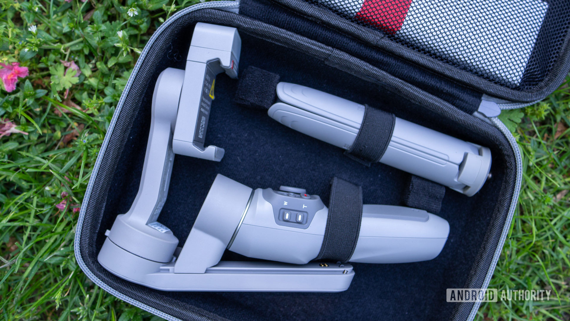 Zhiyun Smooth Q3 in carrying case with tripod