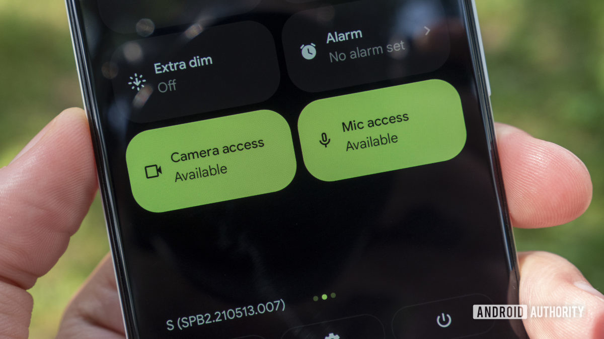 android 12 beta 2 privacy microphone camera access available quick settings