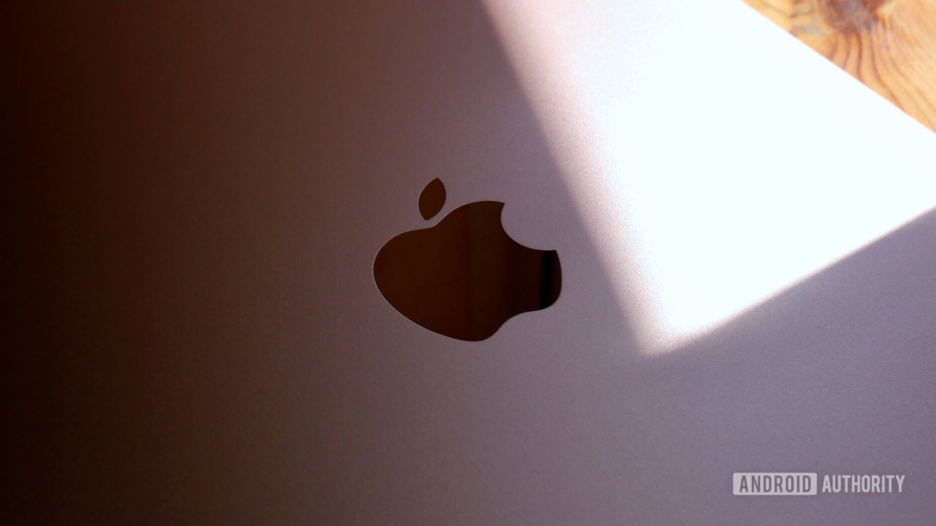 Le logo Apple sur un iPad Air 2020