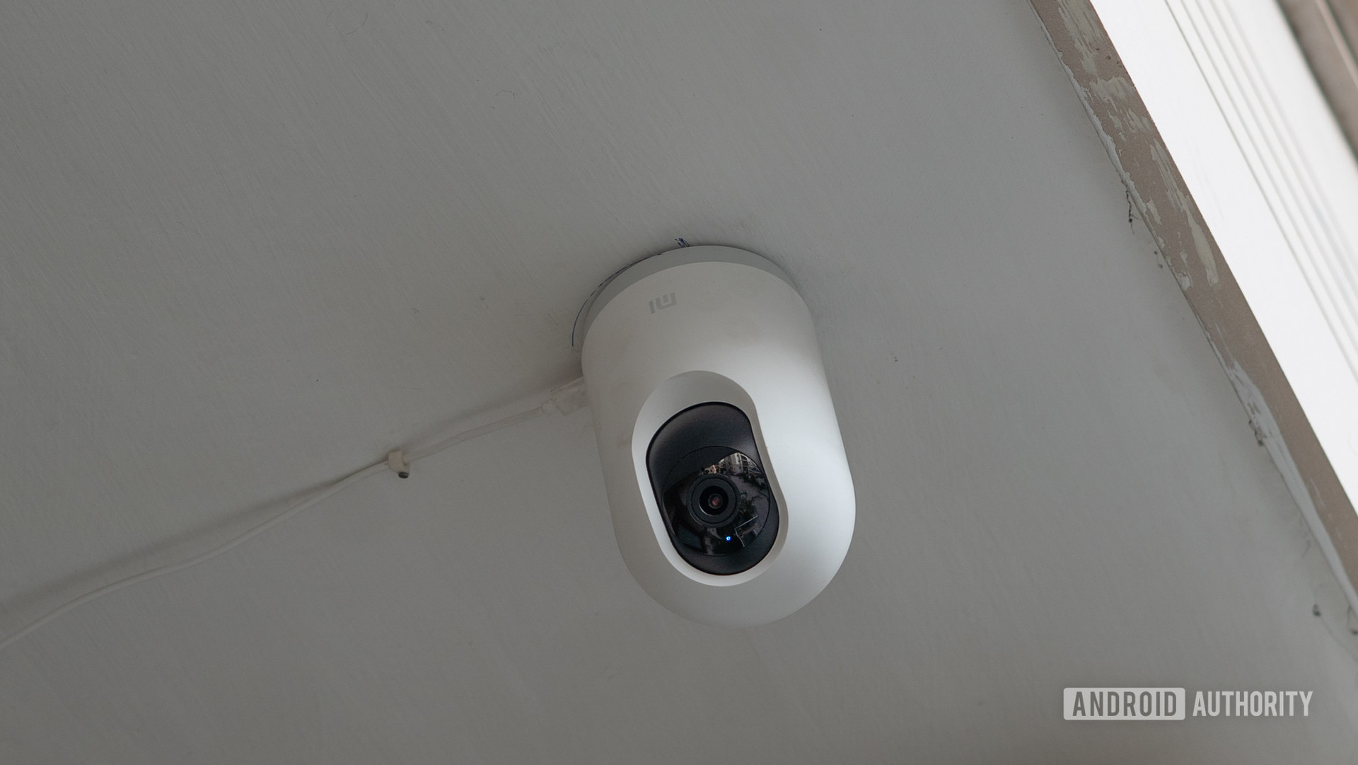 Mi 360 Home Security Camera 2K Pro mounted on ceiling