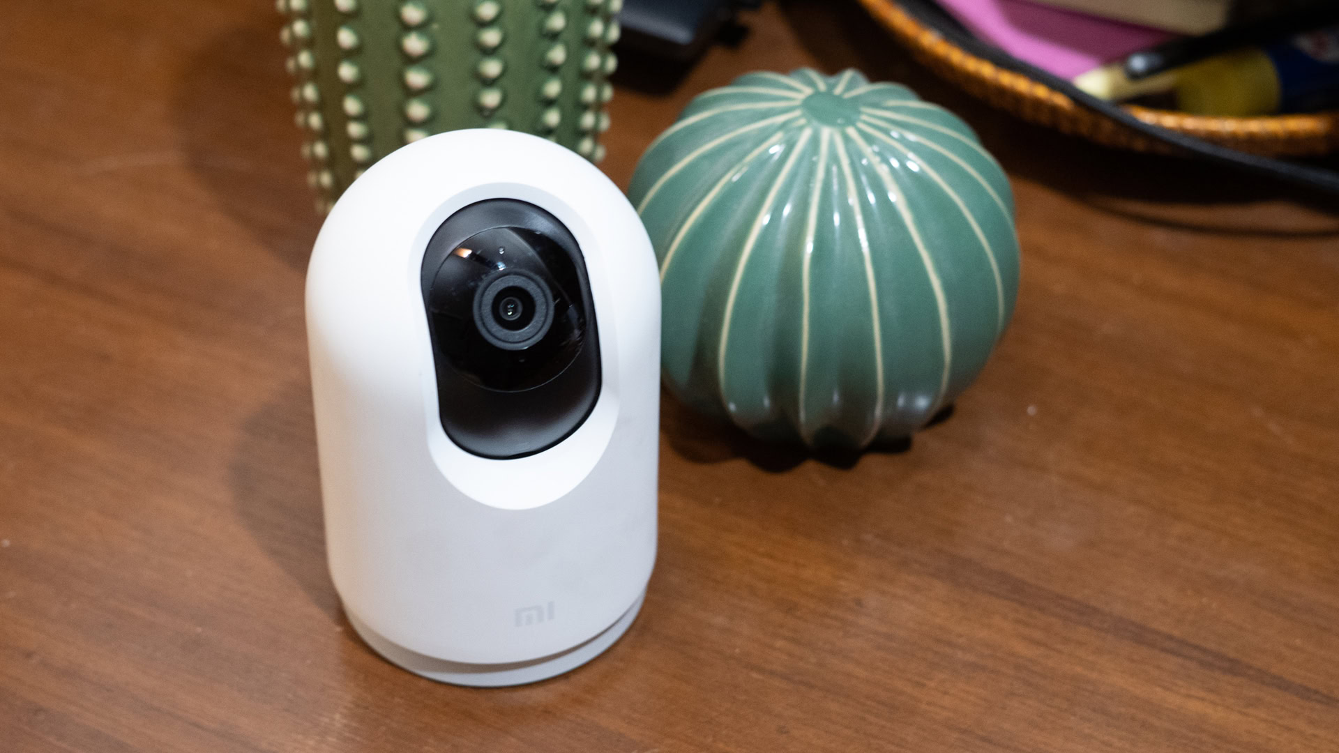Mi 360 home security cam profile shot