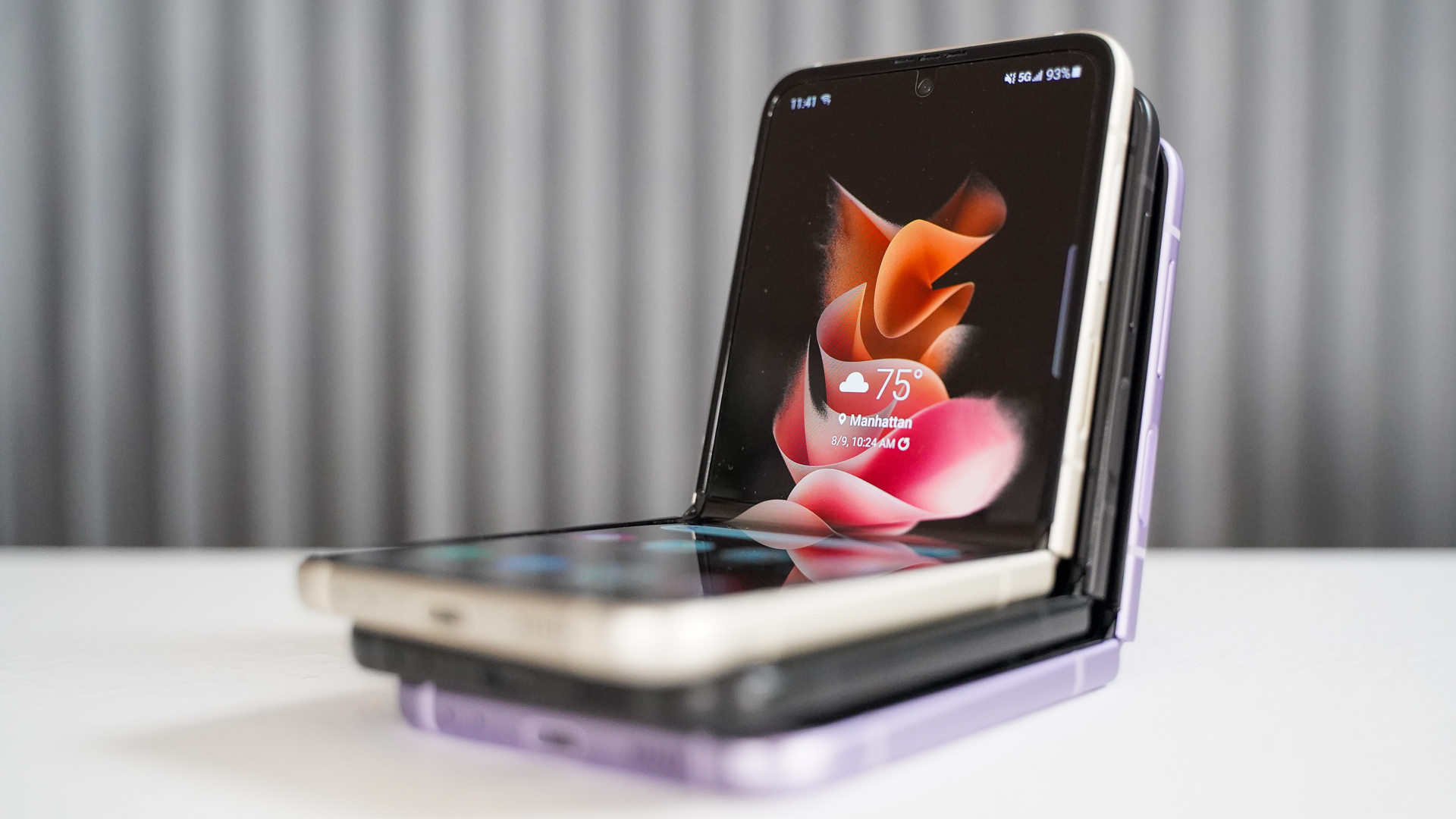 Samsung Galaxy Flip 3 nestled screen