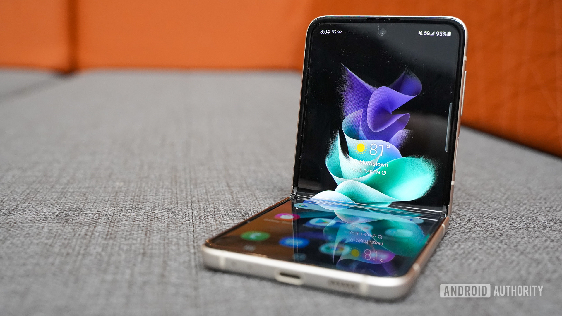 Samsung Galaxy Z Flip 3 se abrió con pantalla de inicio