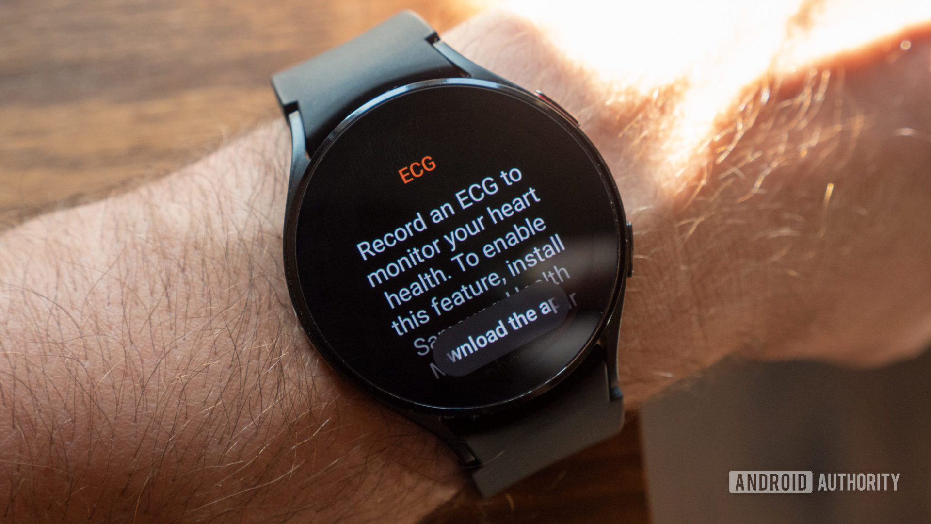 L'application ECG Samsung Galaxy Watch 4 demandant de télécharger l'application Samsung Health Monitor