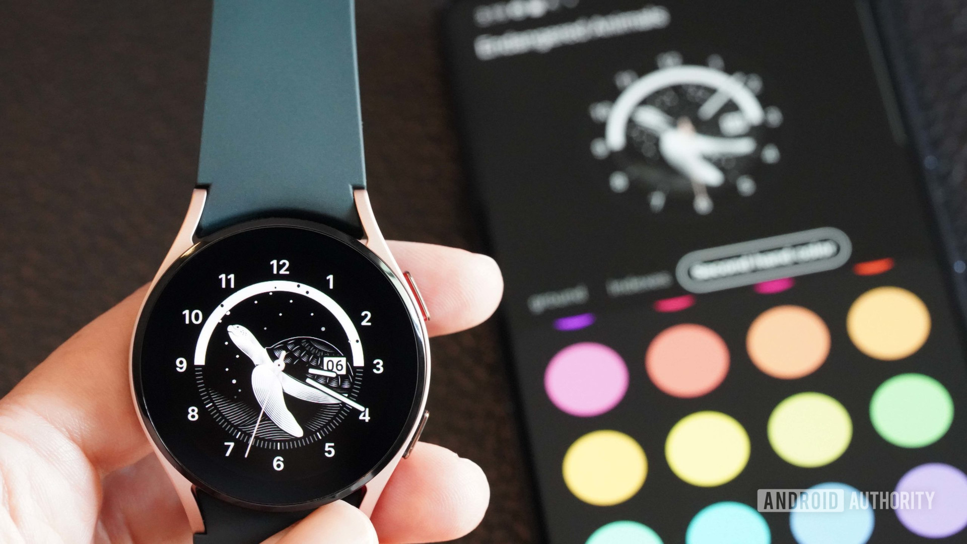 User sets custom colors to the galaxy watch 4 endangered animals watch face.