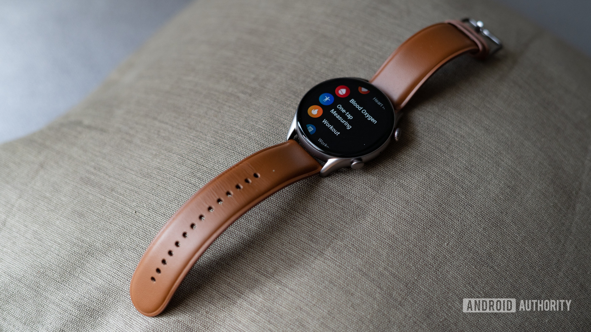 Amazfit gtr 3 pro review side profile with display on