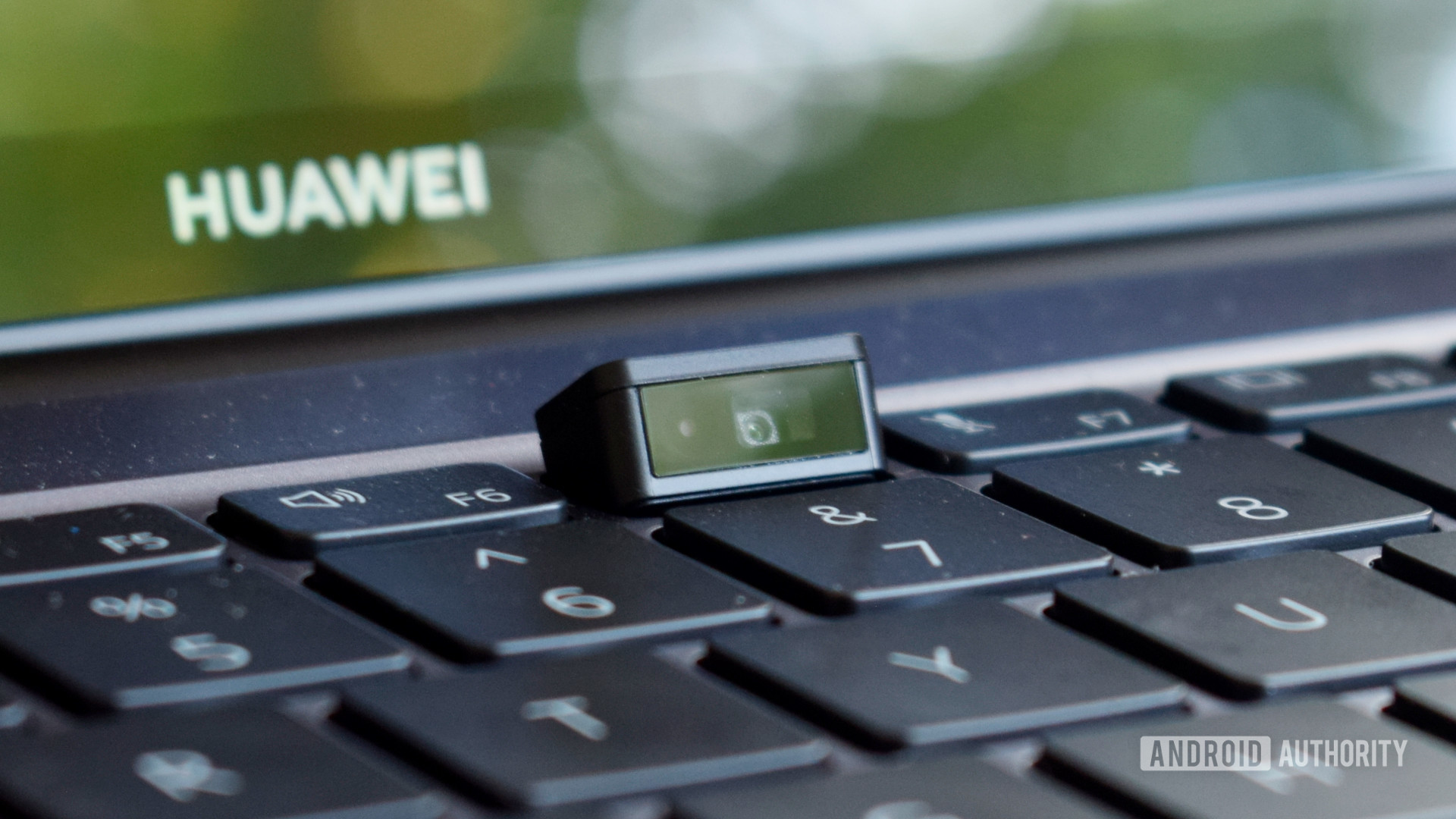 Webcam tersembunyi Huawei MateBook 16