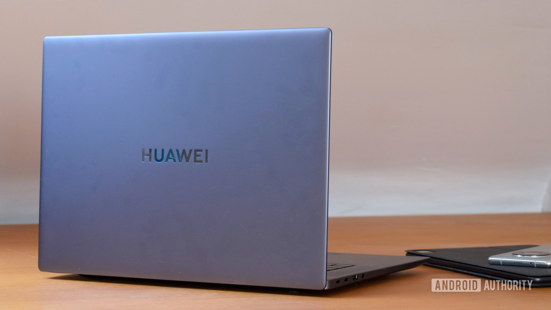 Huawei MateBook 16 lip facing on desk