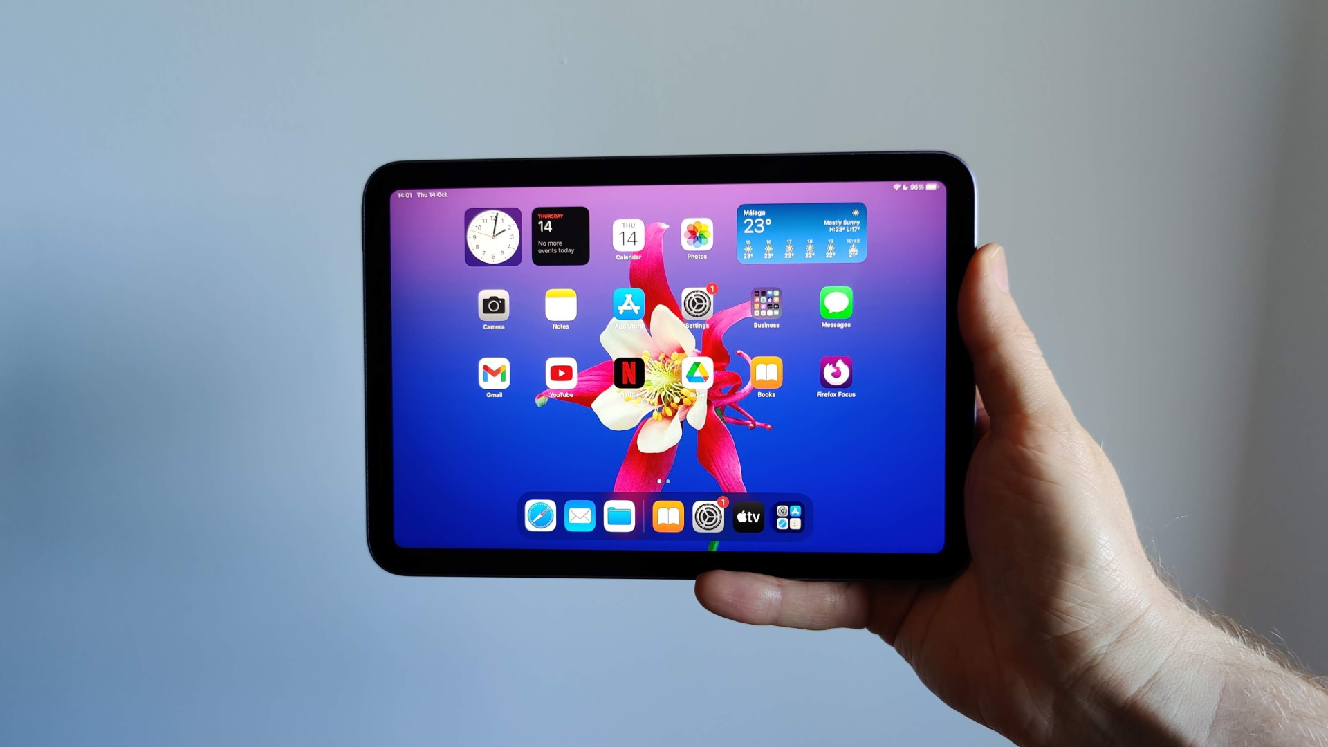 iPad Mini review 2021 landscape in hand