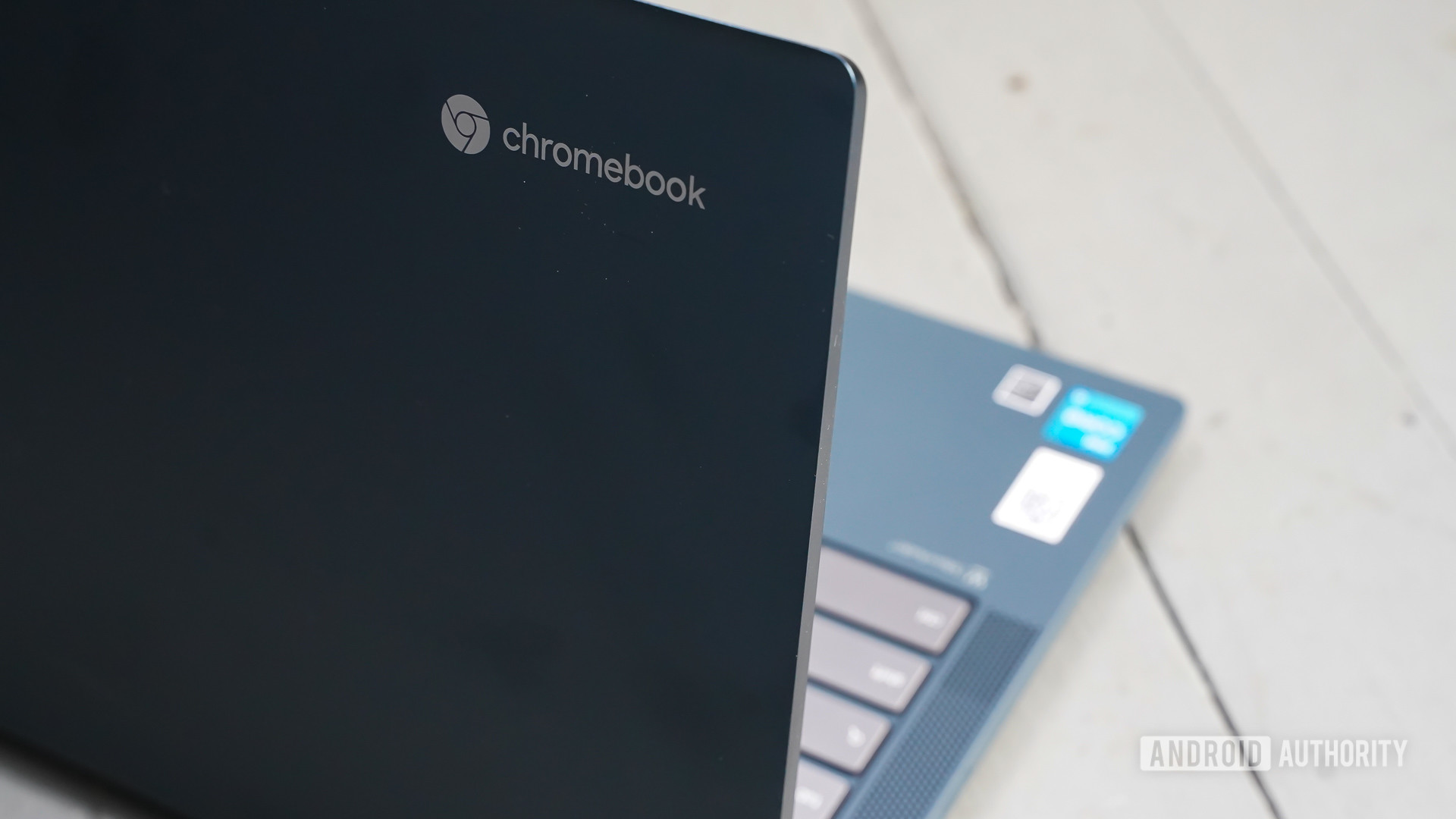Lenovo Flex 5i Chromebook branding Chromebook