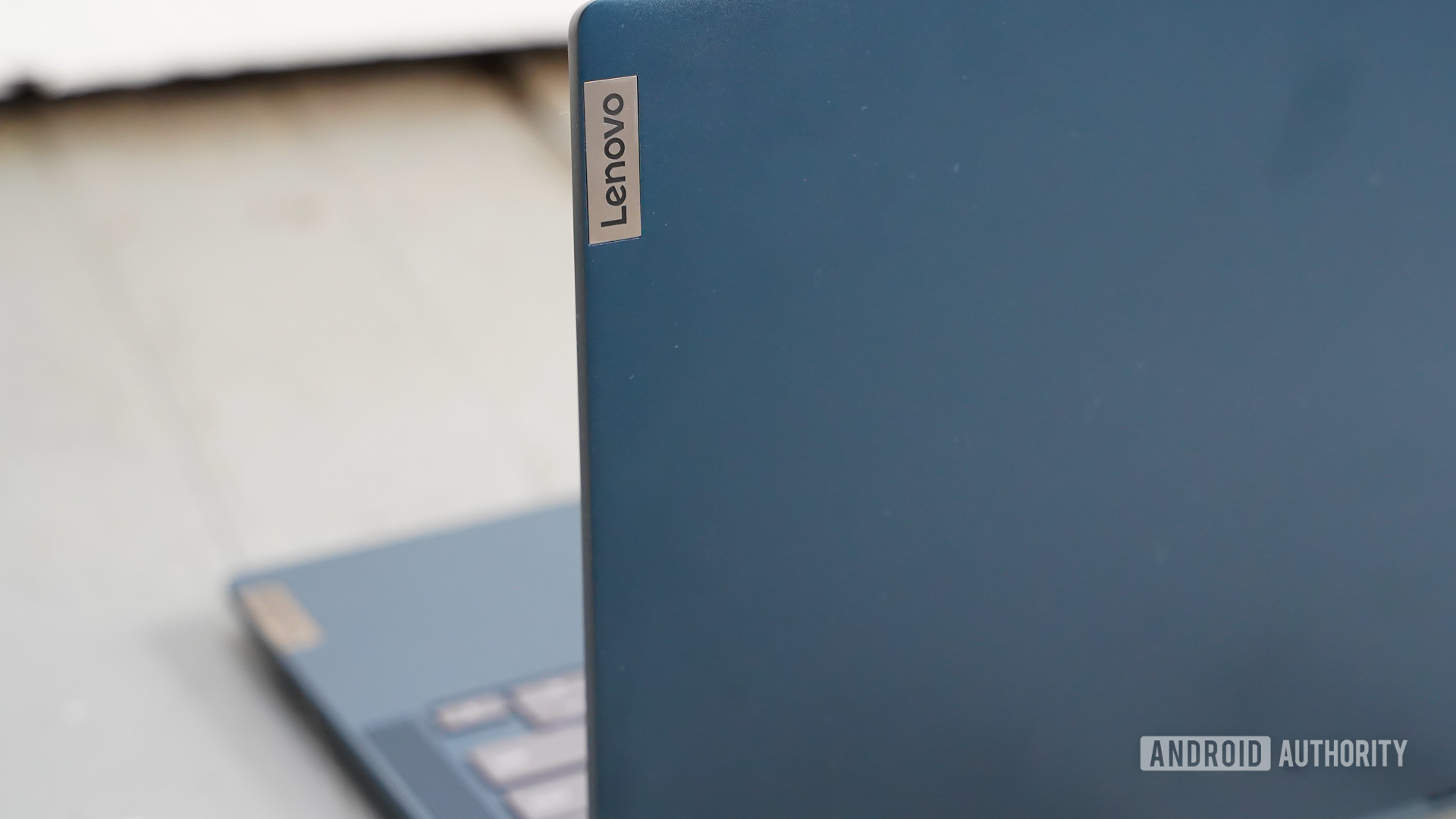 Lenovo Flex 5i Chromebook lid branding