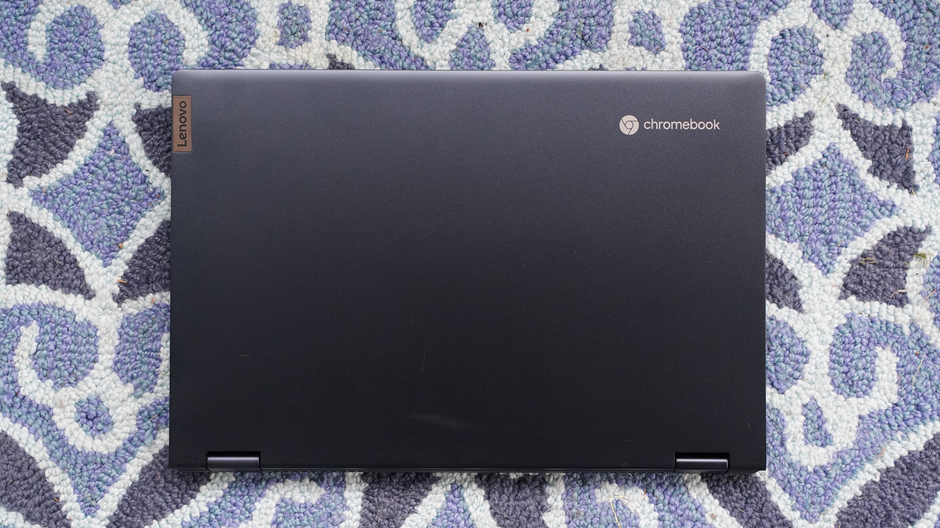 Lenovo flex 5i chromebook top surface