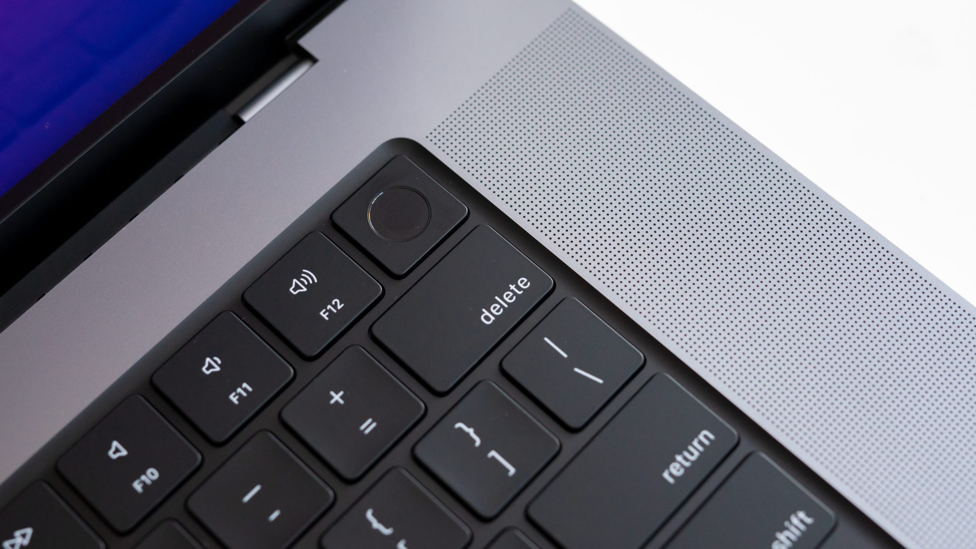 Macbook Pro 2021 TouchID function keys and speaker scaled