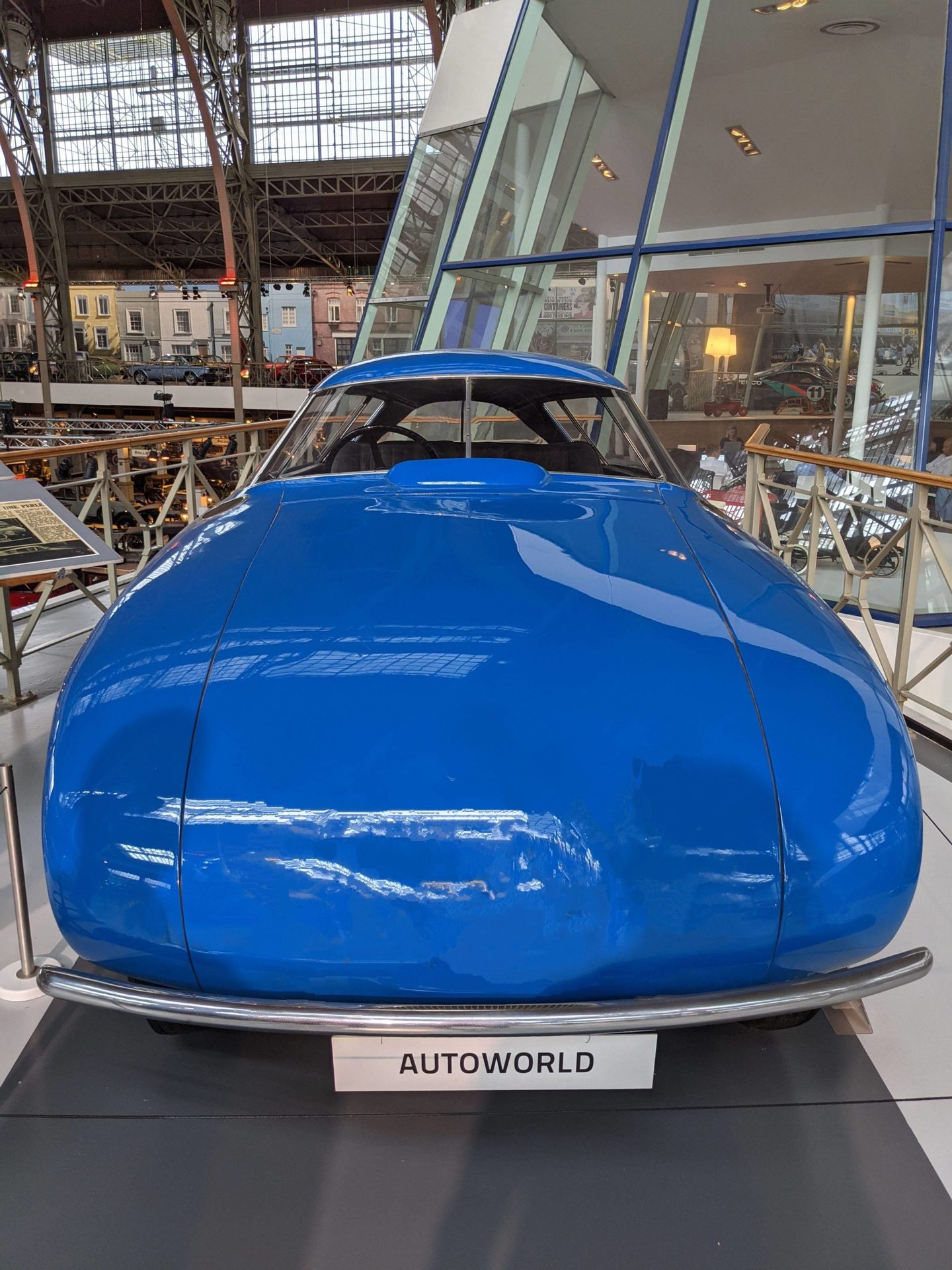 Bugatti bleue éditée avec la gomme magique du Pixel 6