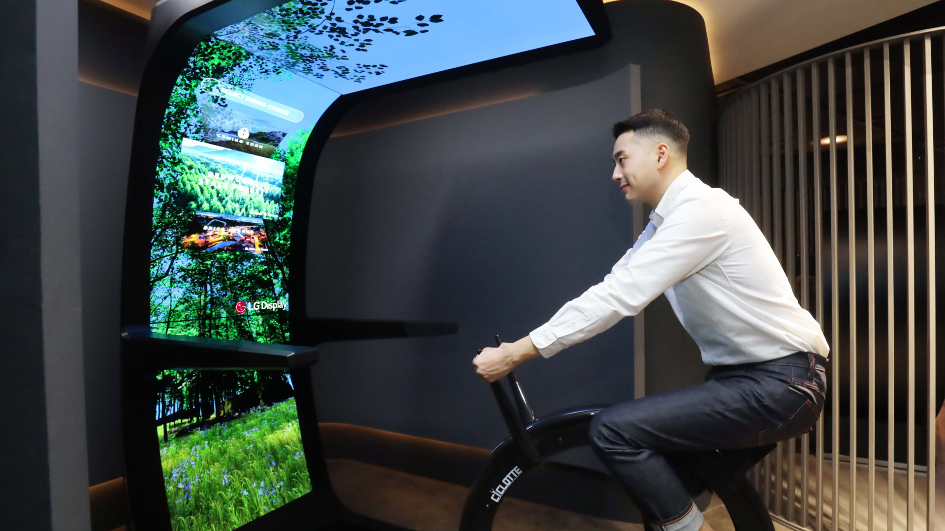 LG Display Virtual Ride CES 2022