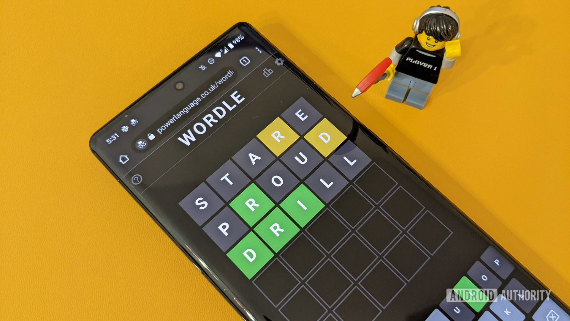 Captura de pantalla del juego de Wordle que se ejecuta en un Pixel 6 Pro con un personaje de Lego